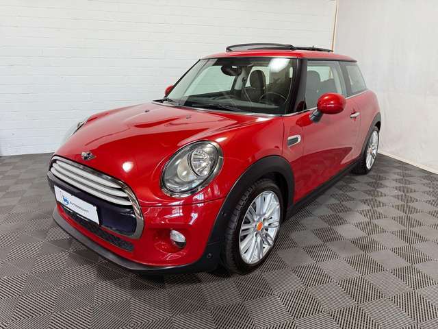 Imagine MINI Cooper 1.5 Klima NAVI PANO PDC 100 kW (136 PS), Schalt...