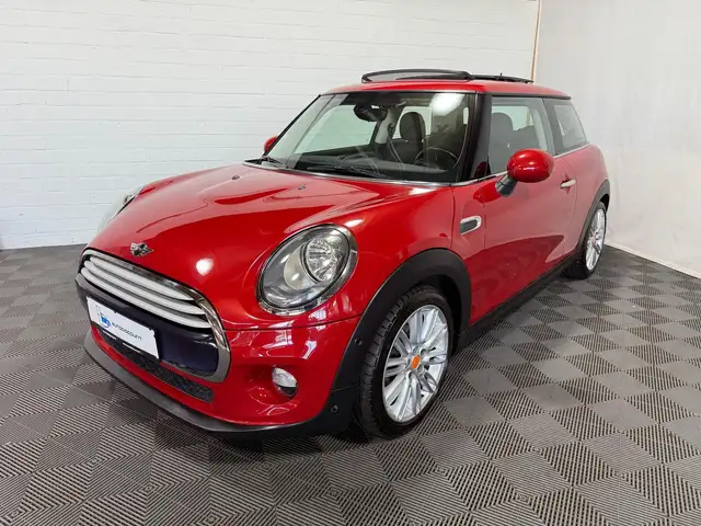 MINI Cooper 1.5 Klima NAVI PANO PDC 100 kW (136 PS), Schalt...