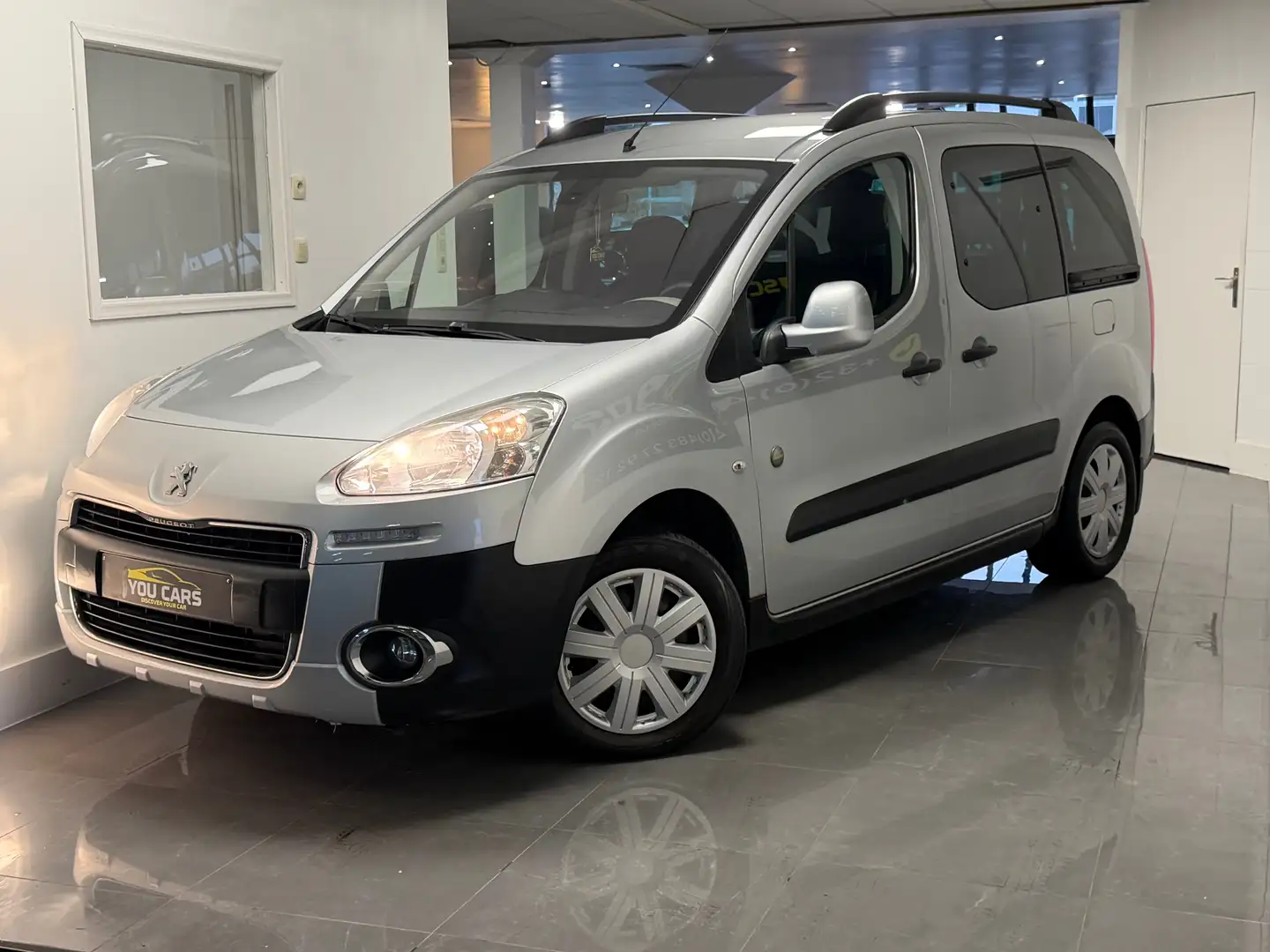 Peugeot Partner Partner Tepee OUTDOOR 1.6 E-HDI Grijs - 2