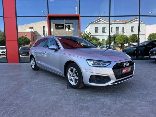 Audi A4 view 4