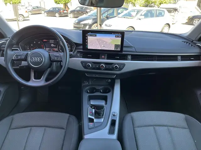 Audi A4 view 14