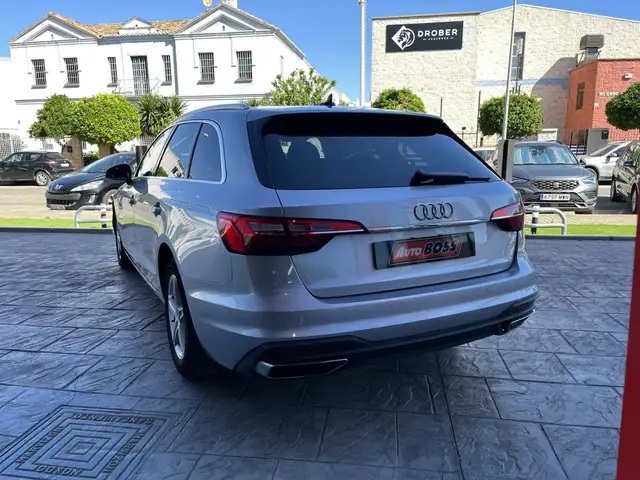 Audi A4 view 8