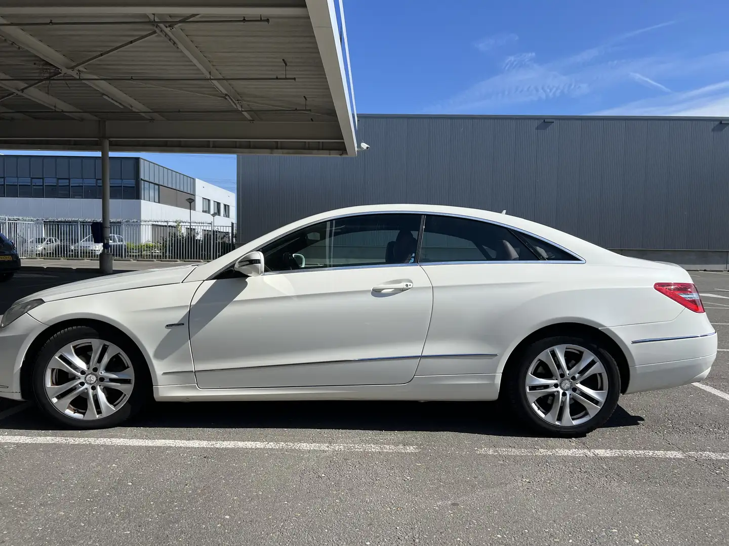 Mercedes-Benz E 250 Avantgarde Coupé Wit - 1