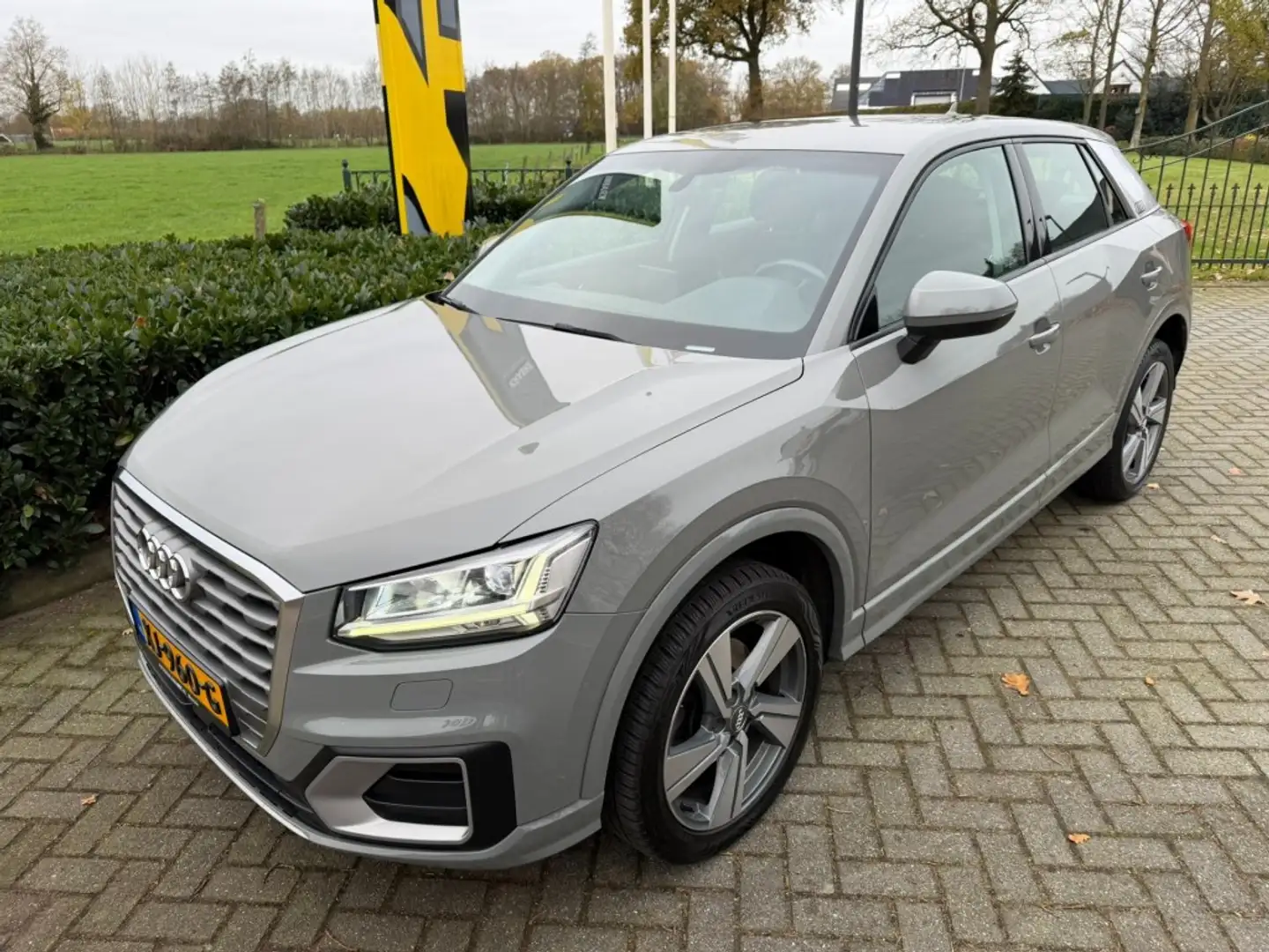 Audi Q2 1.4 TFSI CoD Design Proline Grijs - 1