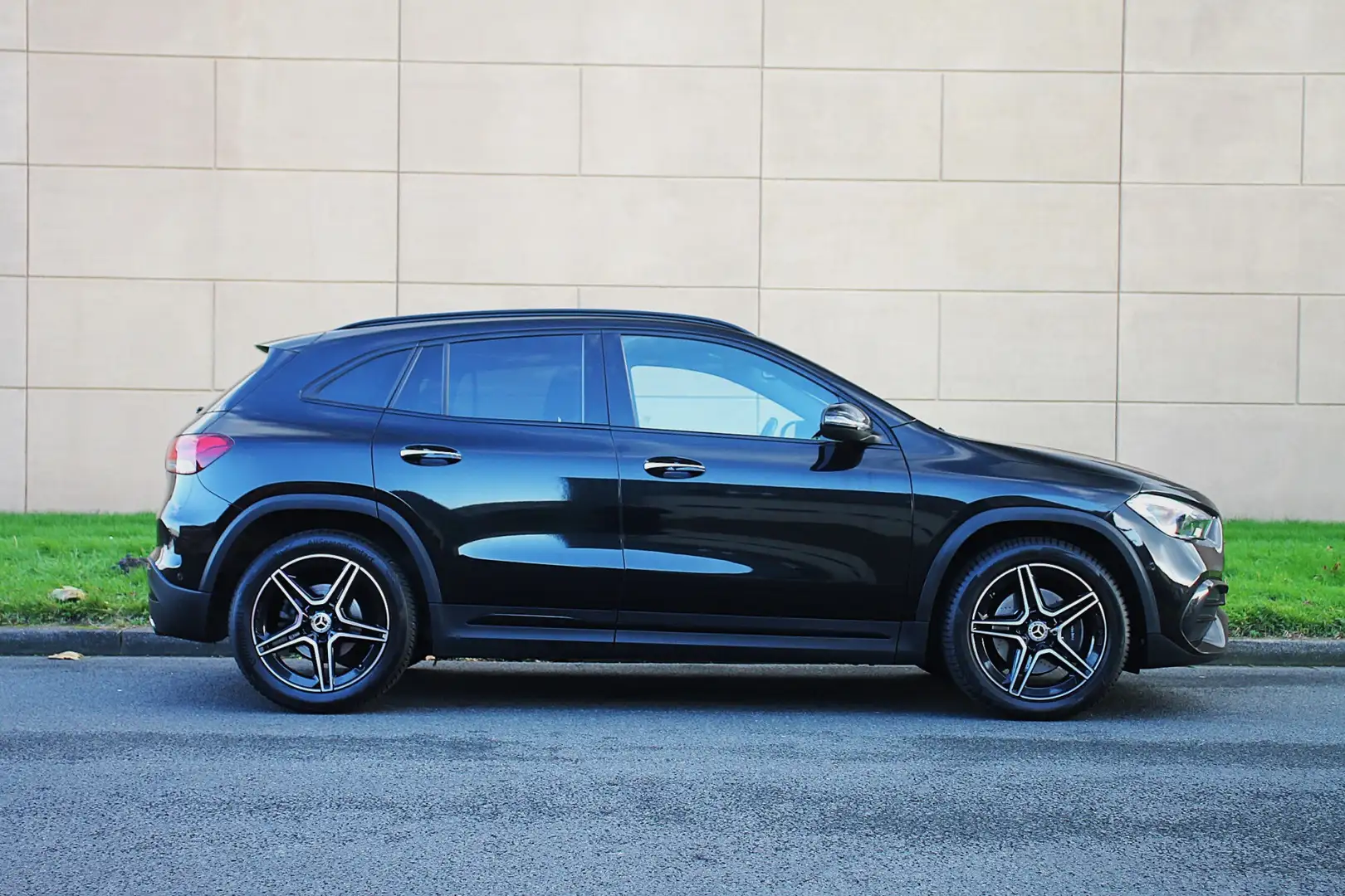 Mercedes-Benz GLA 180 Business Solution AMG BTW auto Zwart - 2