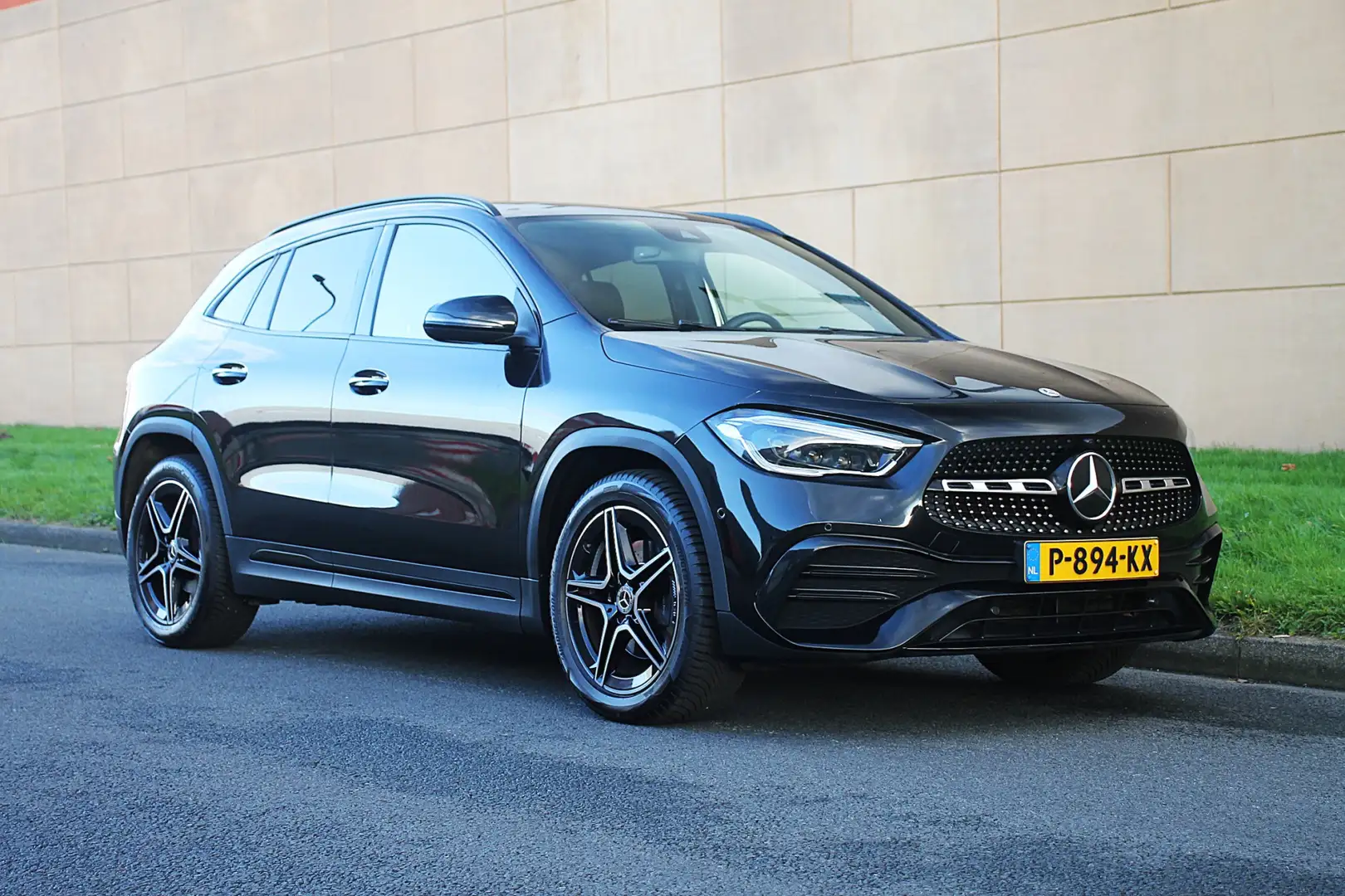 Mercedes-Benz GLA 180 Business Solution AMG BTW auto Zwart - 1