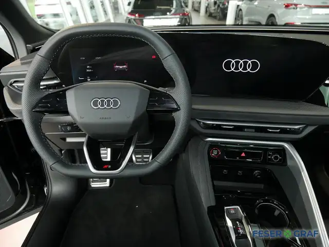 Audi SQ5 view 8
