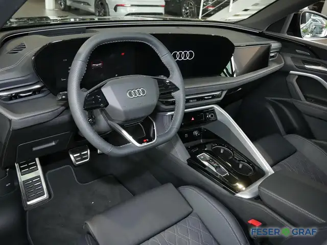 Audi SQ5 view 7