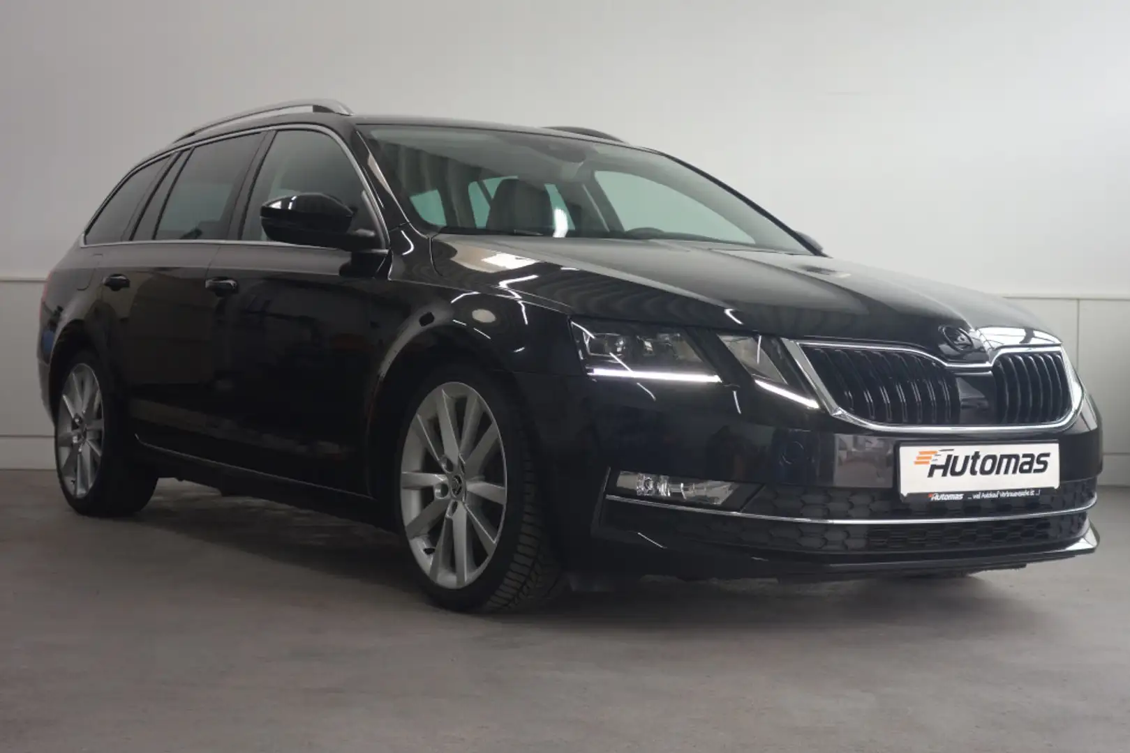Skoda Octavia Premium Edition Leder R-Cam LED Navi Schwarz - 2