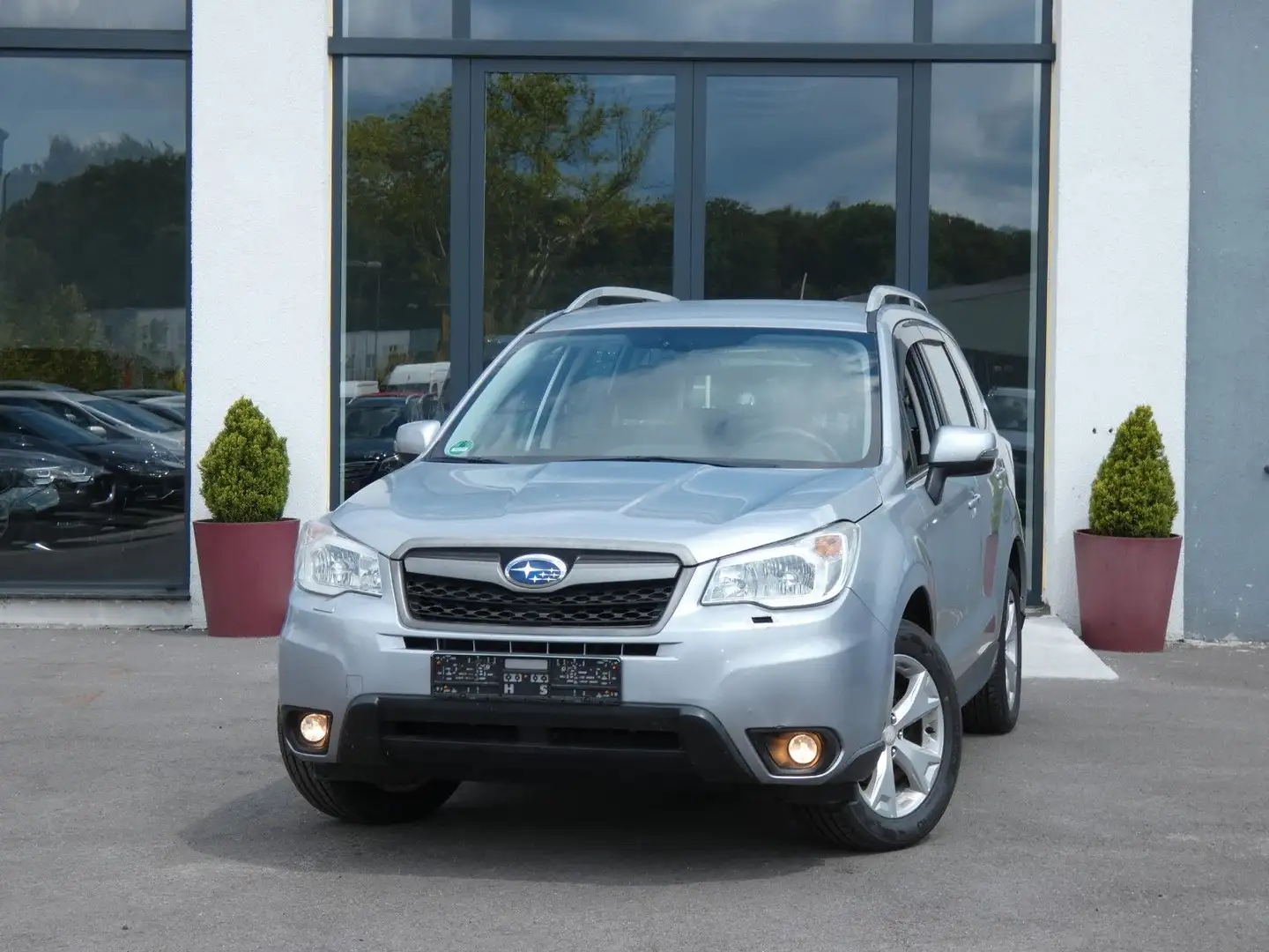 Subaru Forester 4x4*Aut*Klima*Shz*Ahk* Plateado - 1
