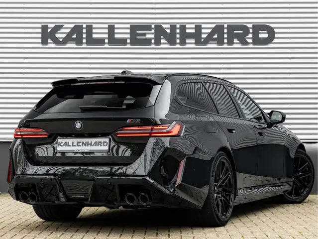 BMW M5 view 3