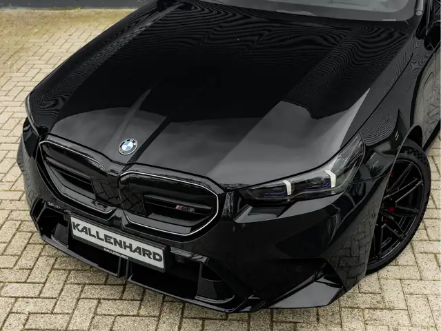 BMW M5 view 10