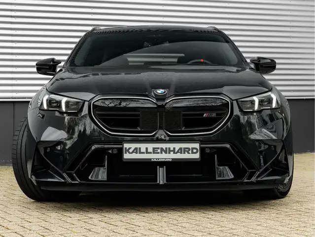 BMW M5 view 6