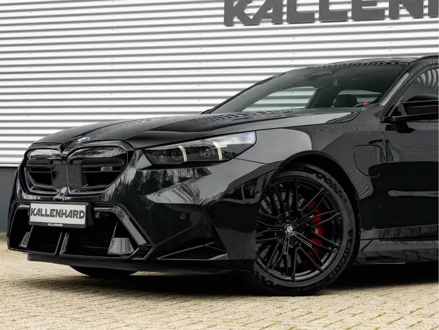 BMW M5 view 9