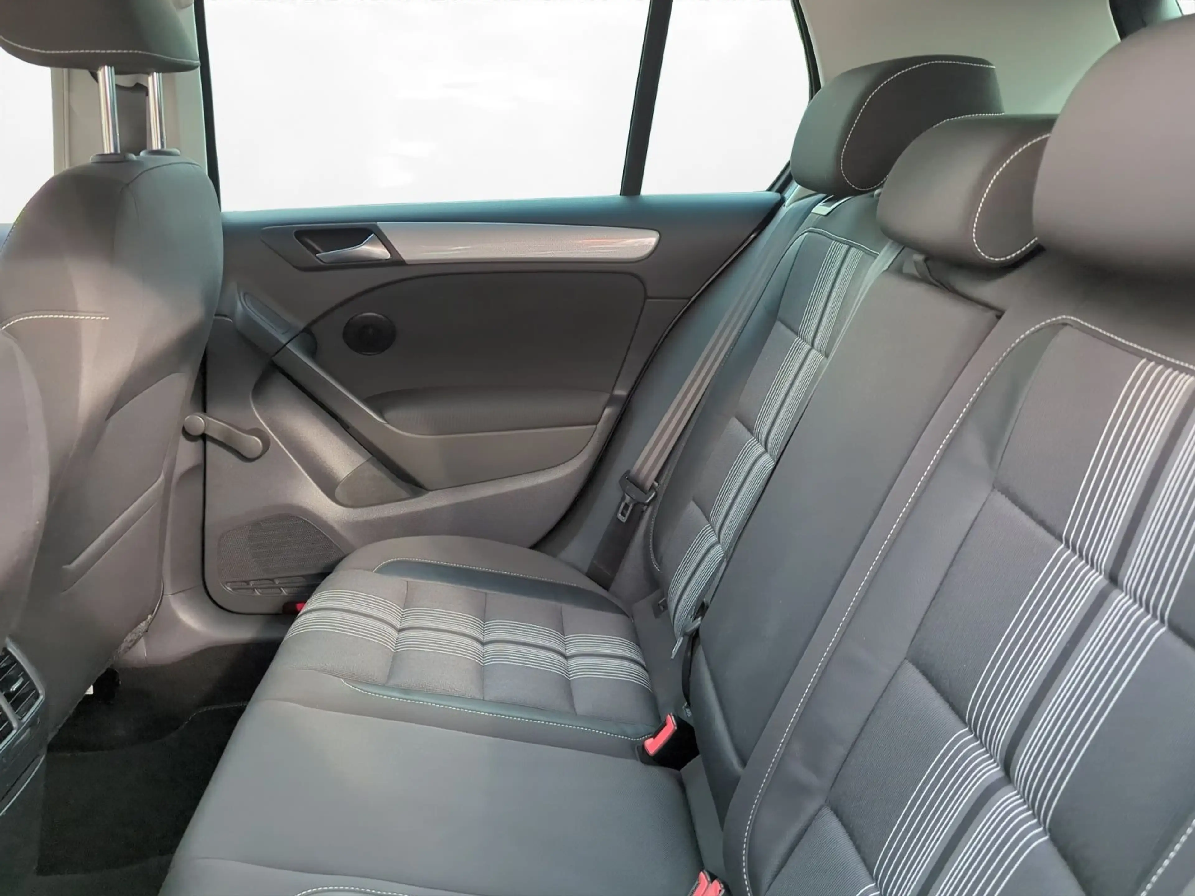 Volkswagen Golf VI 1.2 TSI Match — photo 3