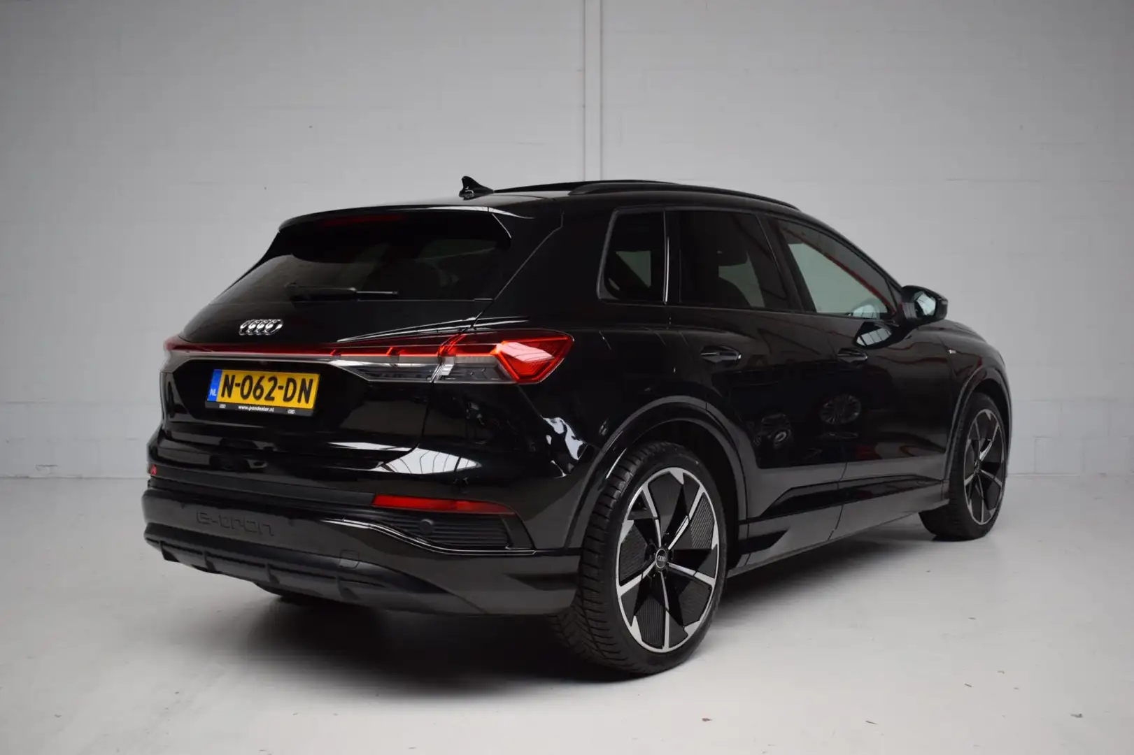 Audi Q4 e-tron 40 Launch edition S Competition 77 kWh ORG.NED / P Noir - 2