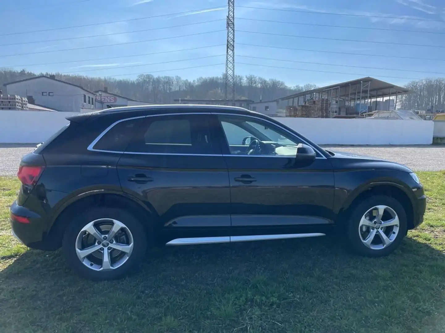 Audi Q5 quattro SPORT NAVI AHK SPORTSITZE *SITZHEIZUNG* Schwarz - 2