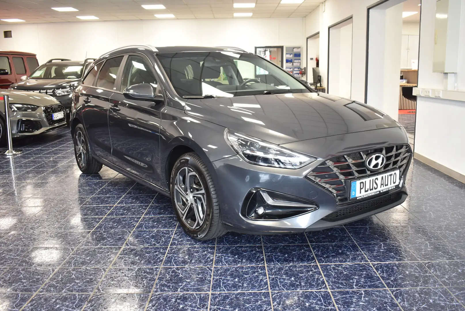 Hyundai i30 1,6 CRDi Intro Edition Aut. NAVI Temp Kamera Gris - 2