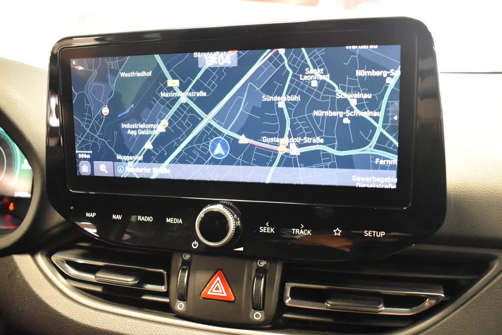 Hyundai i30 1,6 CRDi Intro Edition Aut. NAVI Temp Kamera Gris - 1