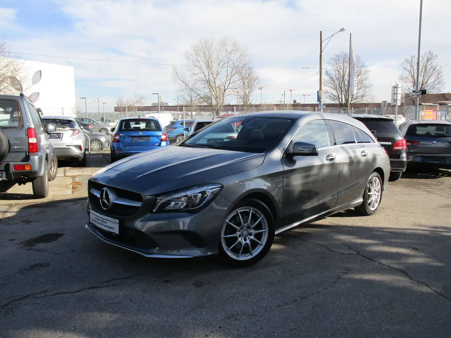 Mercedes-Benz CLA 180 d Shooting Brake Gris - 1