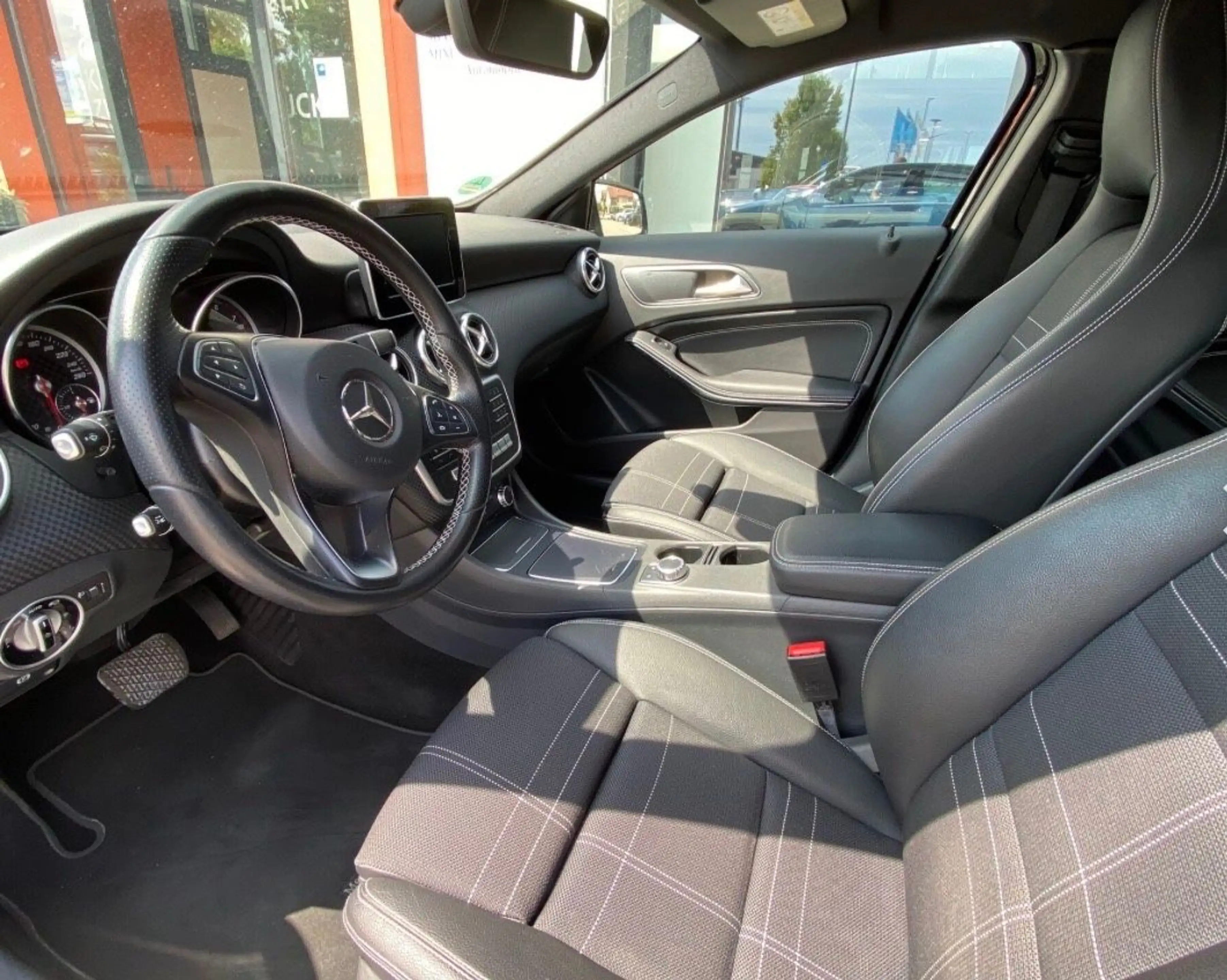 Mercedes-Benz A 180 *Automatik*Distronic*Navi*SHZ*AHK*Garantie — photo 7