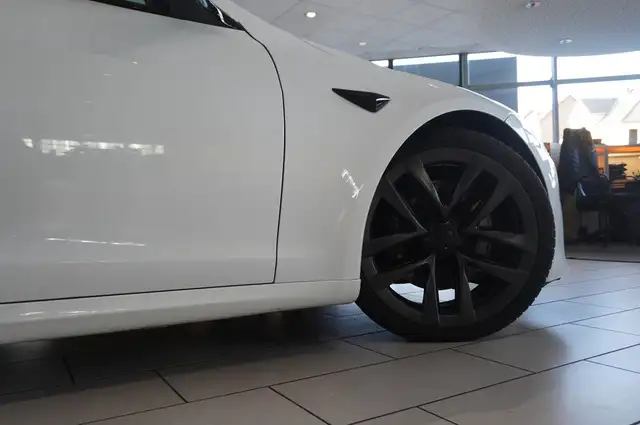 Tesla Model S view 7