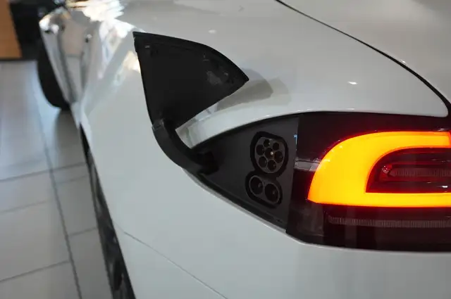Tesla Model S view 11