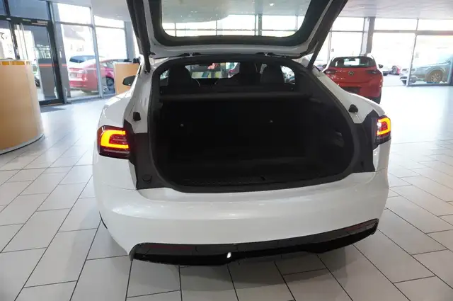 Tesla Model S view 12
