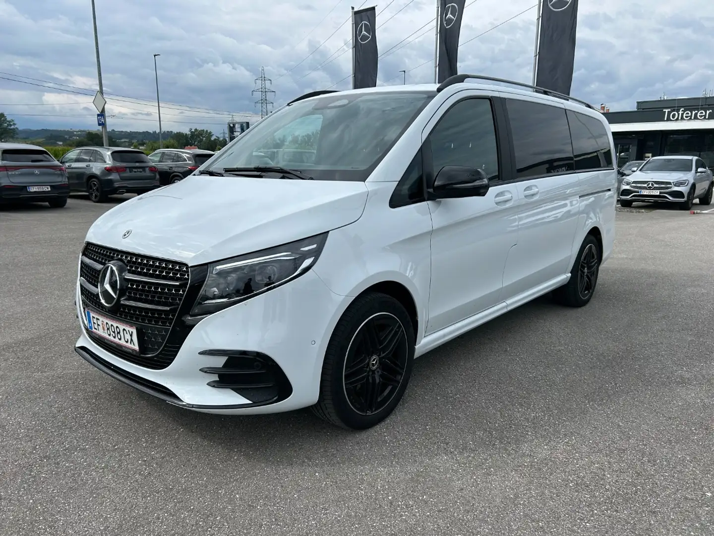 Mercedes-Benz V 300 d 4MATIC AVANTGARDE Lang AMG Night Stdhzg Weiß - 2