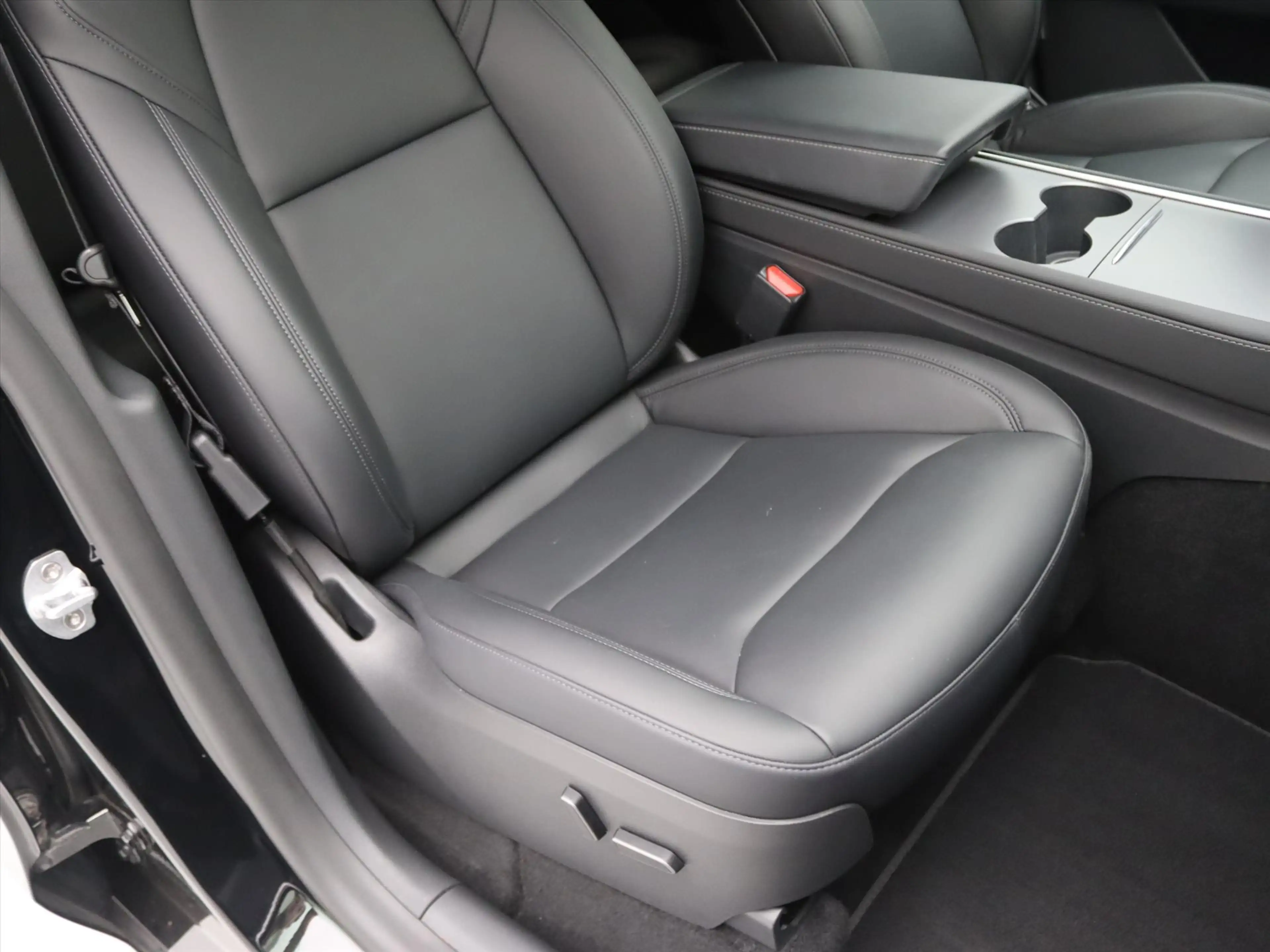 Tesla Model Y Long Range AWD 75kWh 351pk 93.3% SoH [ TREKHAAK+AM — photo 17
