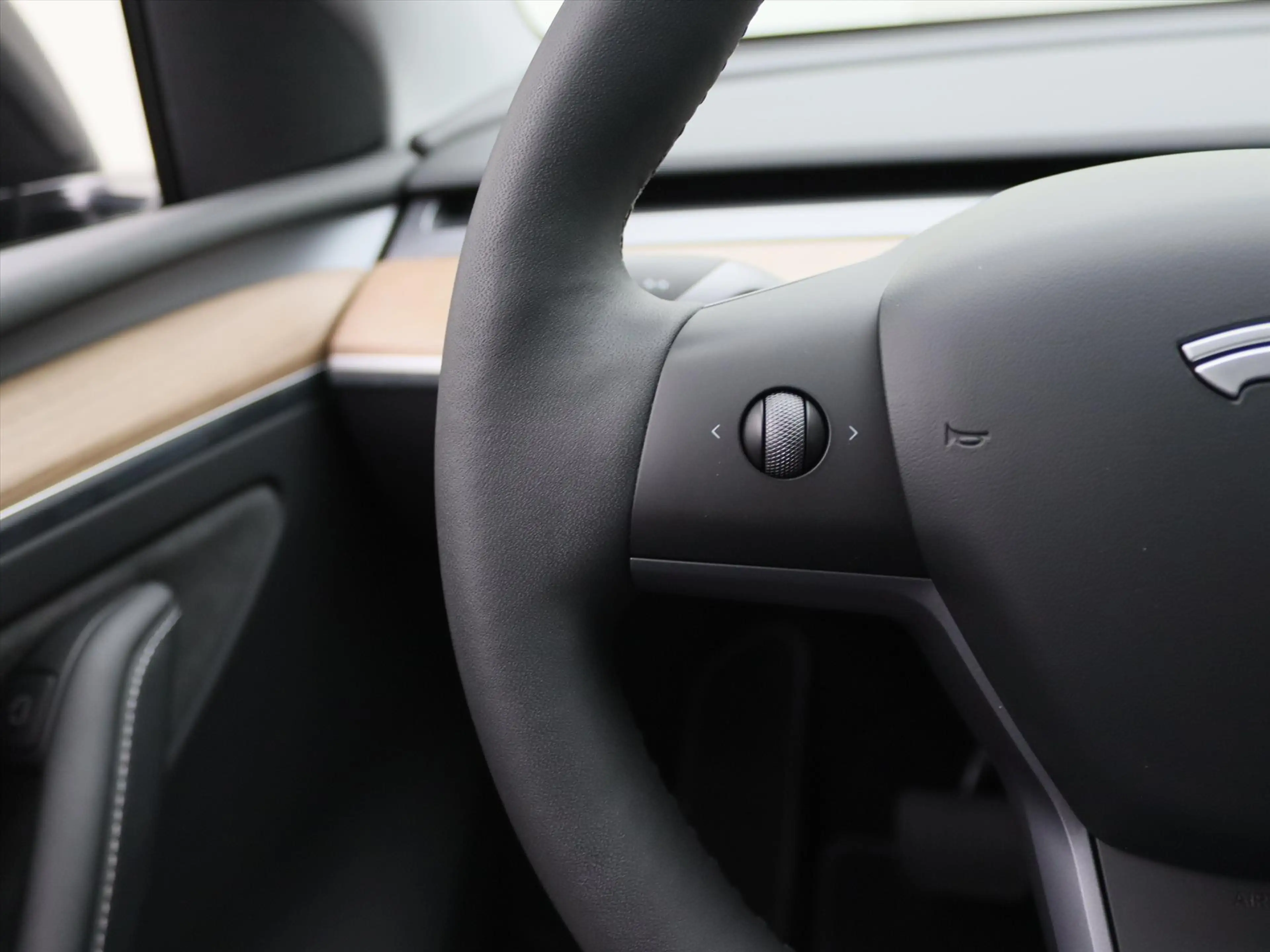 Tesla Model Y Long Range AWD 75kWh 351pk 93.3% SoH [ TREKHAAK+AM — photo 22