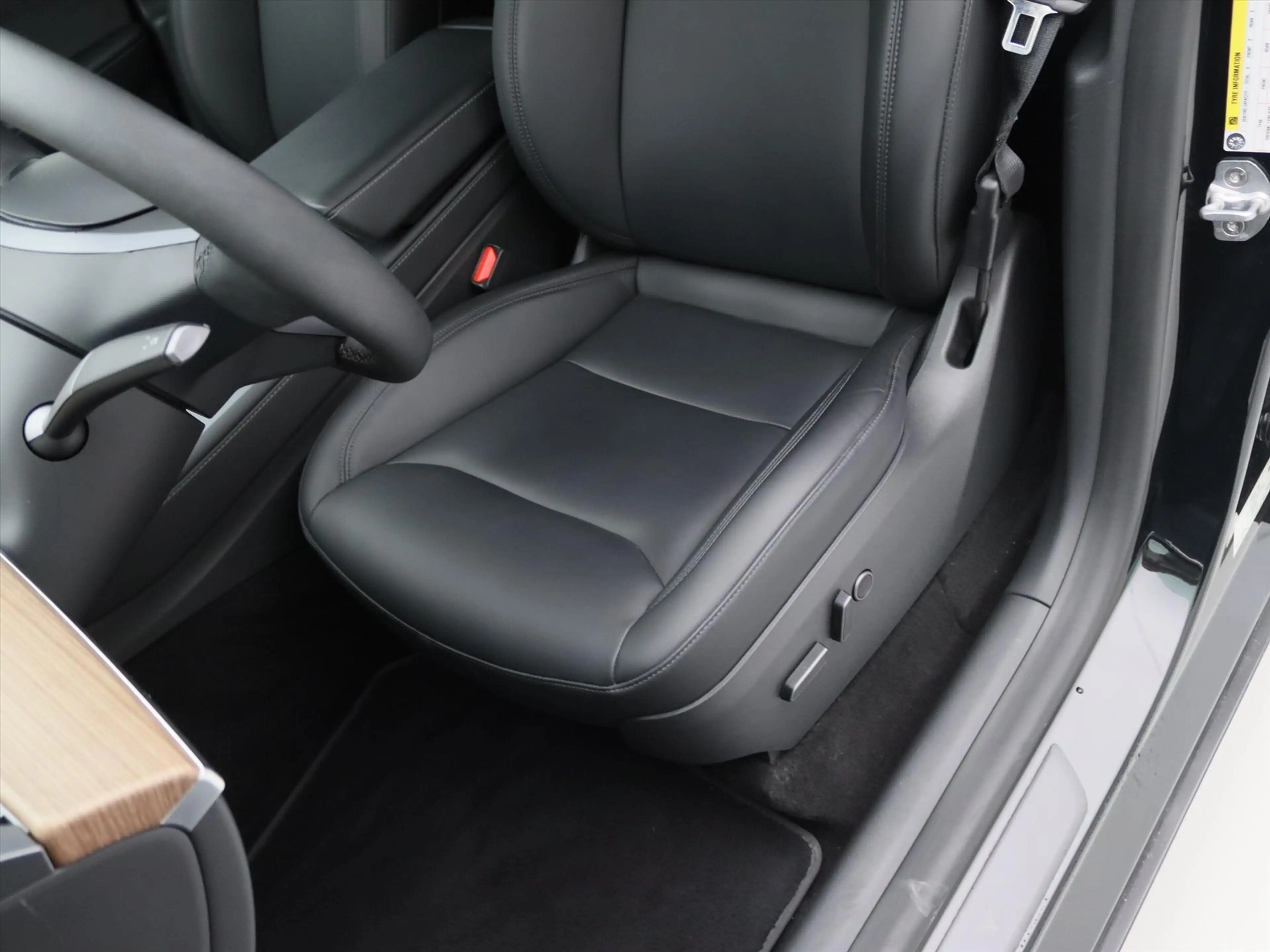 Tesla Model Y Long Range AWD 75kWh 351pk 93.3% SoH [ TREKHAAK+AM — photo 19