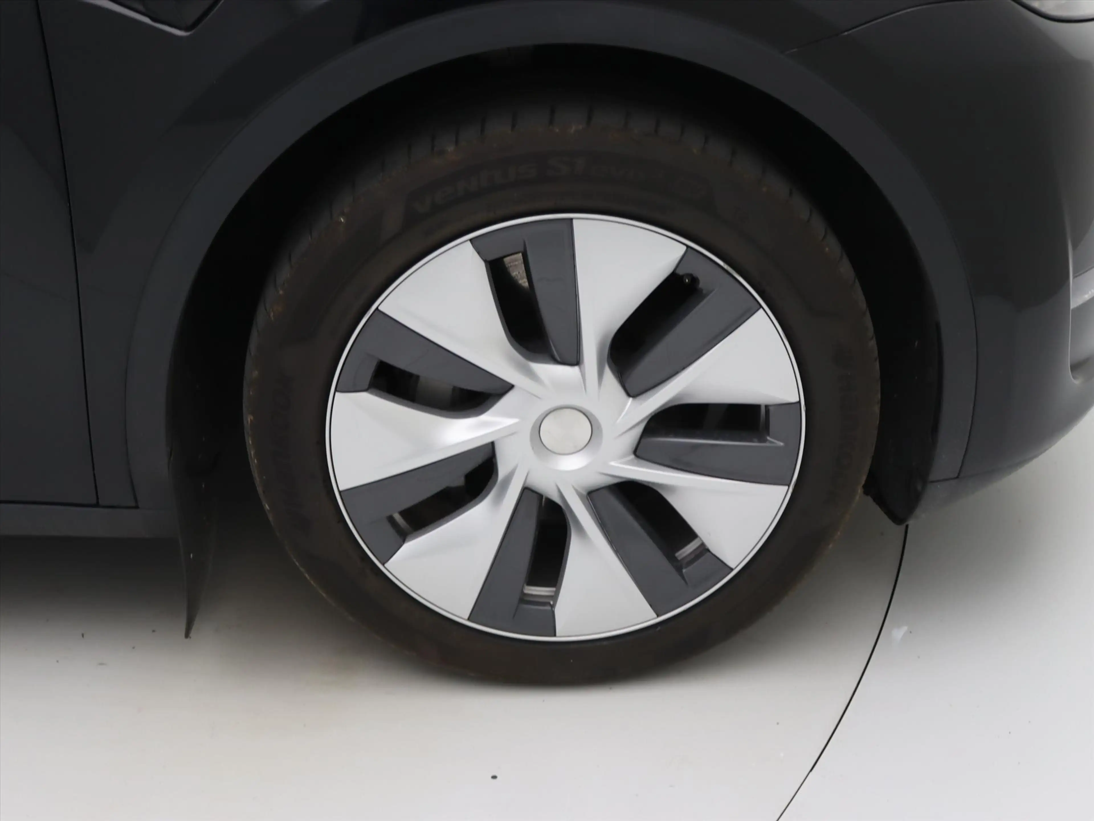 Tesla Model Y Long Range AWD 75kWh 351pk 93.3% SoH [ TREKHAAK+AM — photo 11
