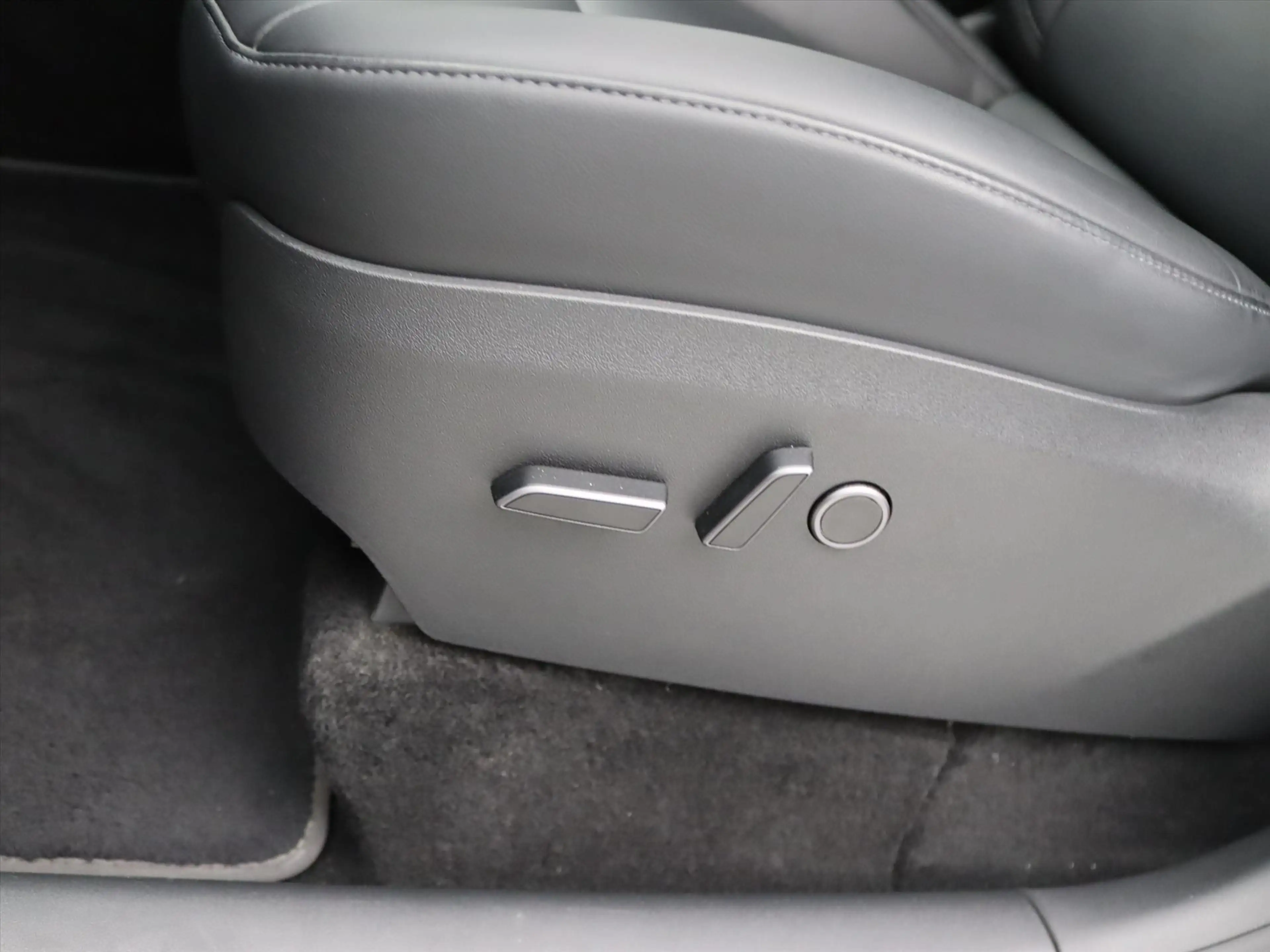 Tesla Model Y Long Range AWD 75kWh 351pk 93.3% SoH [ TREKHAAK+AM — photo 20