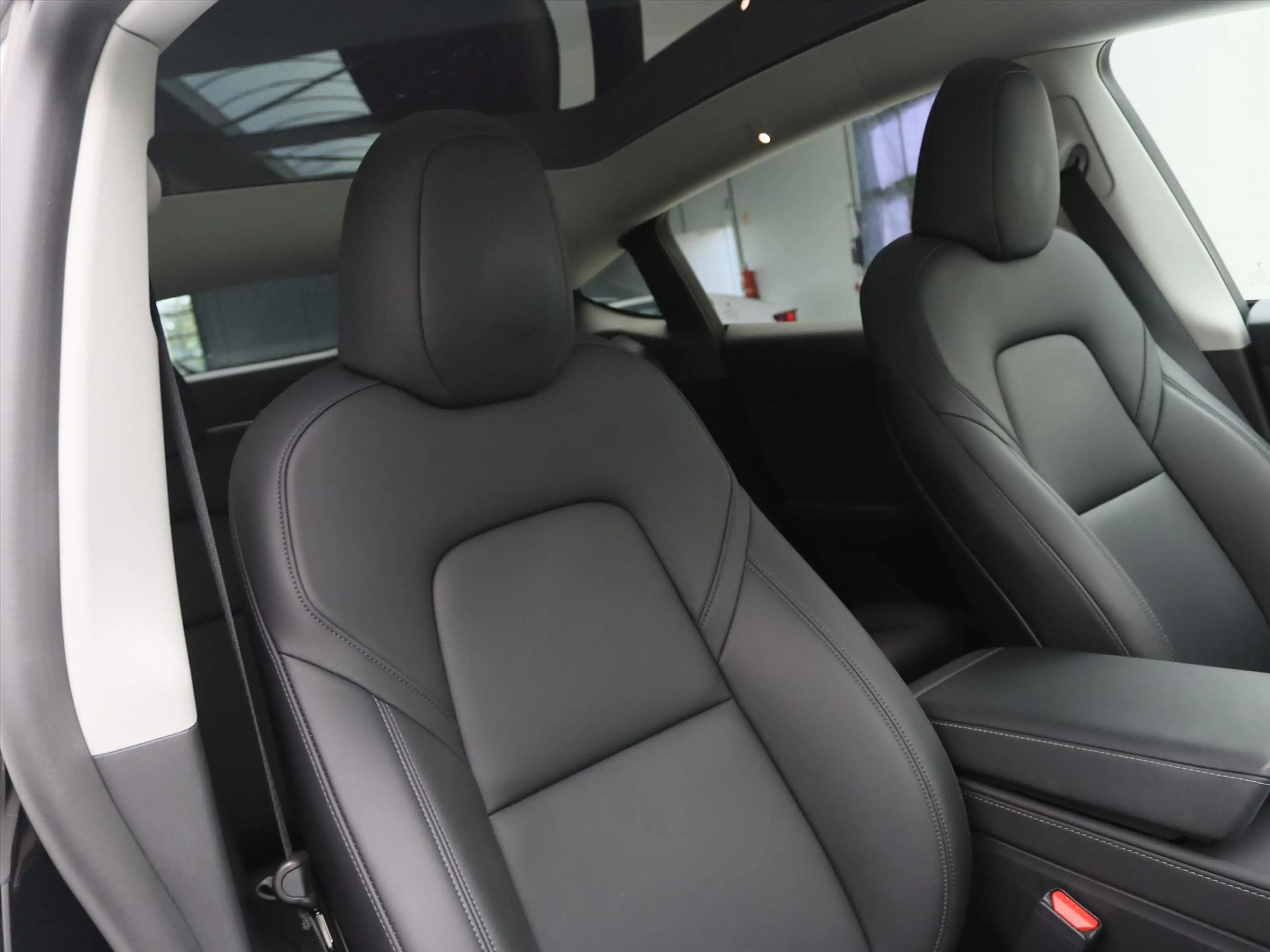 Tesla Model Y Long Range AWD 75kWh 351pk 93.3% SoH [ TREKHAAK+AM — photo 18