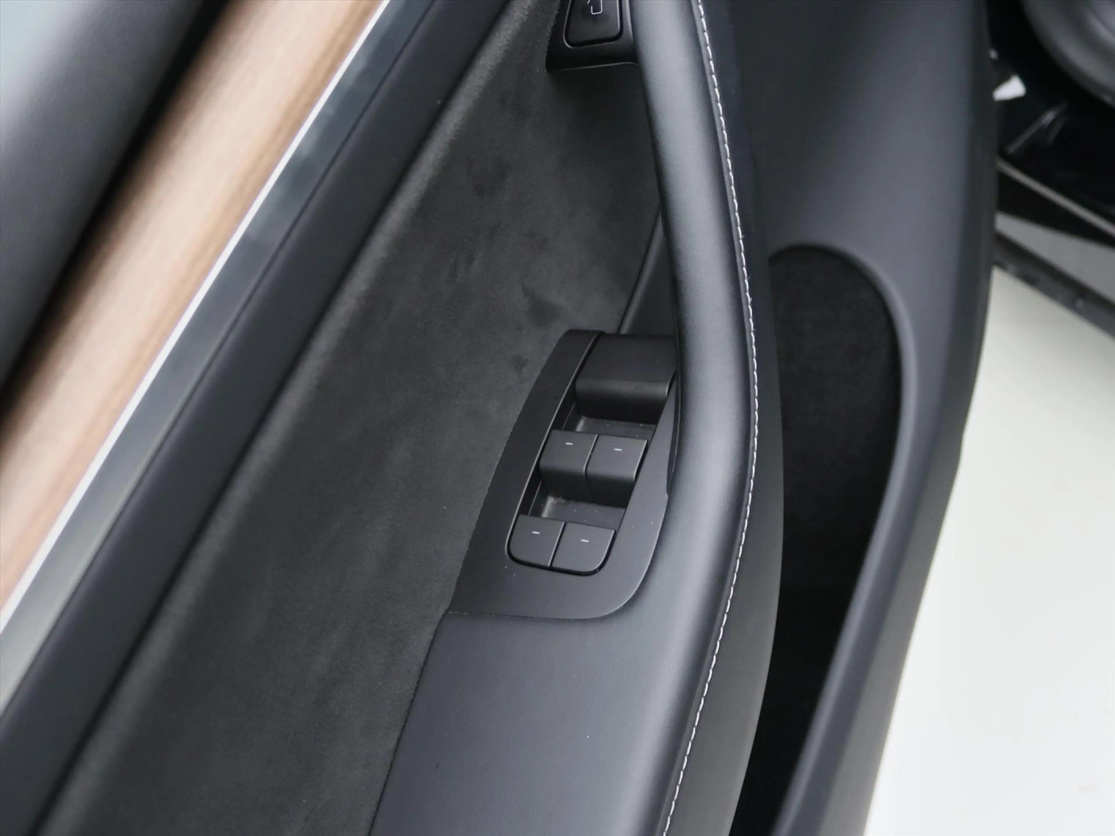 Tesla Model Y Long Range AWD 75kWh 351pk 93.3% SoH [ TREKHAAK+AM — photo 31