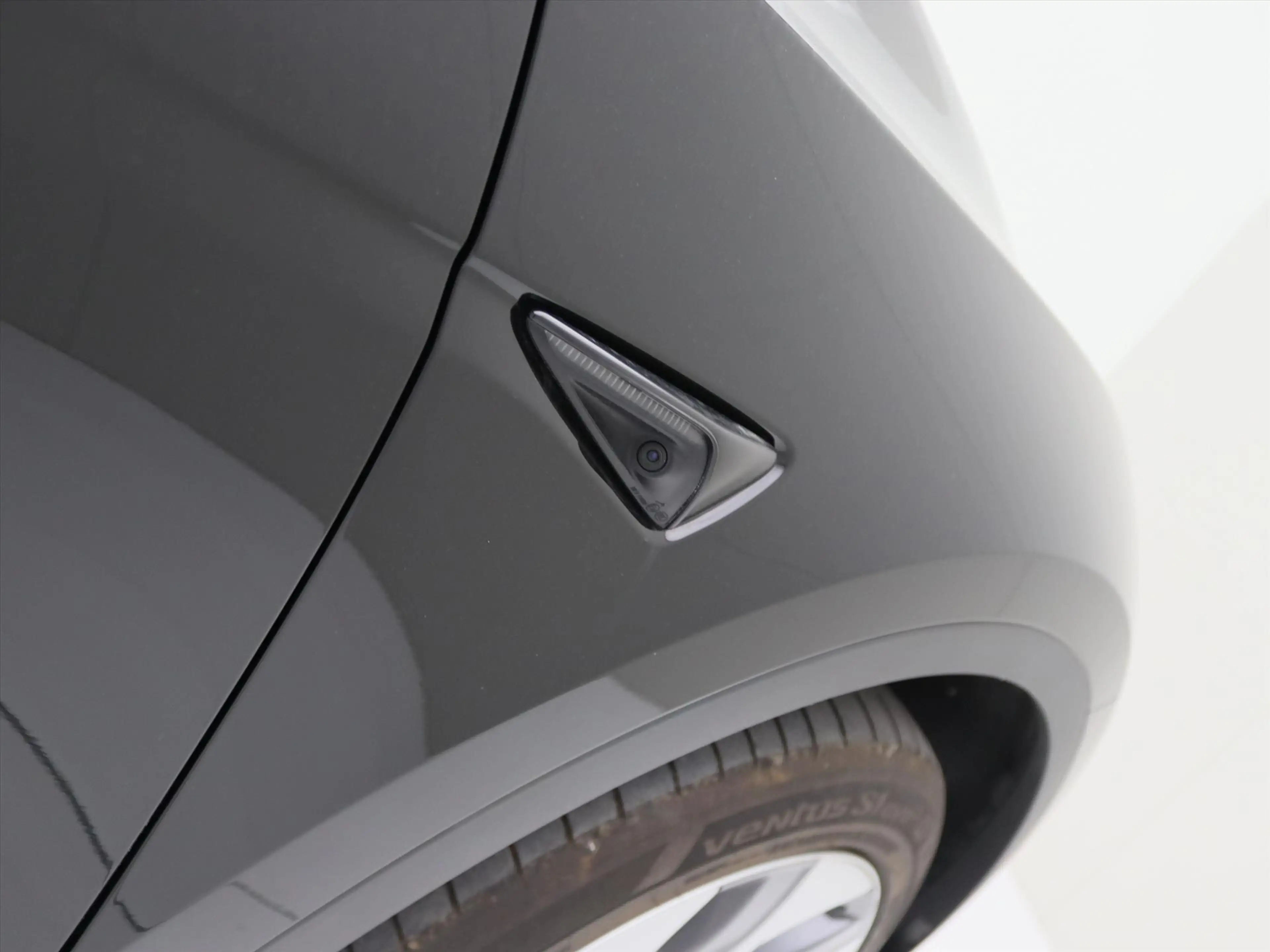 Tesla Model Y Long Range AWD 75kWh 351pk 93.3% SoH [ TREKHAAK+AM — photo 29