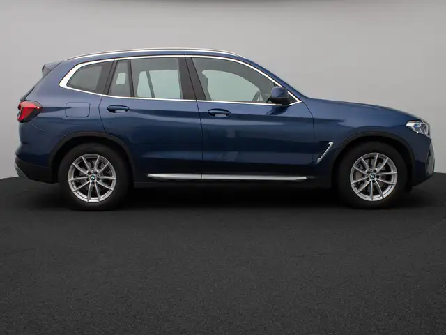 BMW X3 view 5