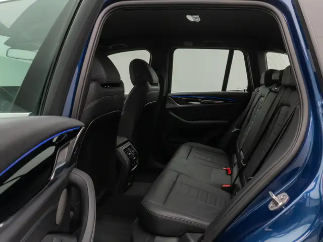 BMW X3 view 25