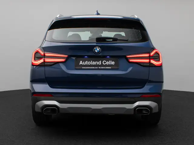 BMW X3 view 8