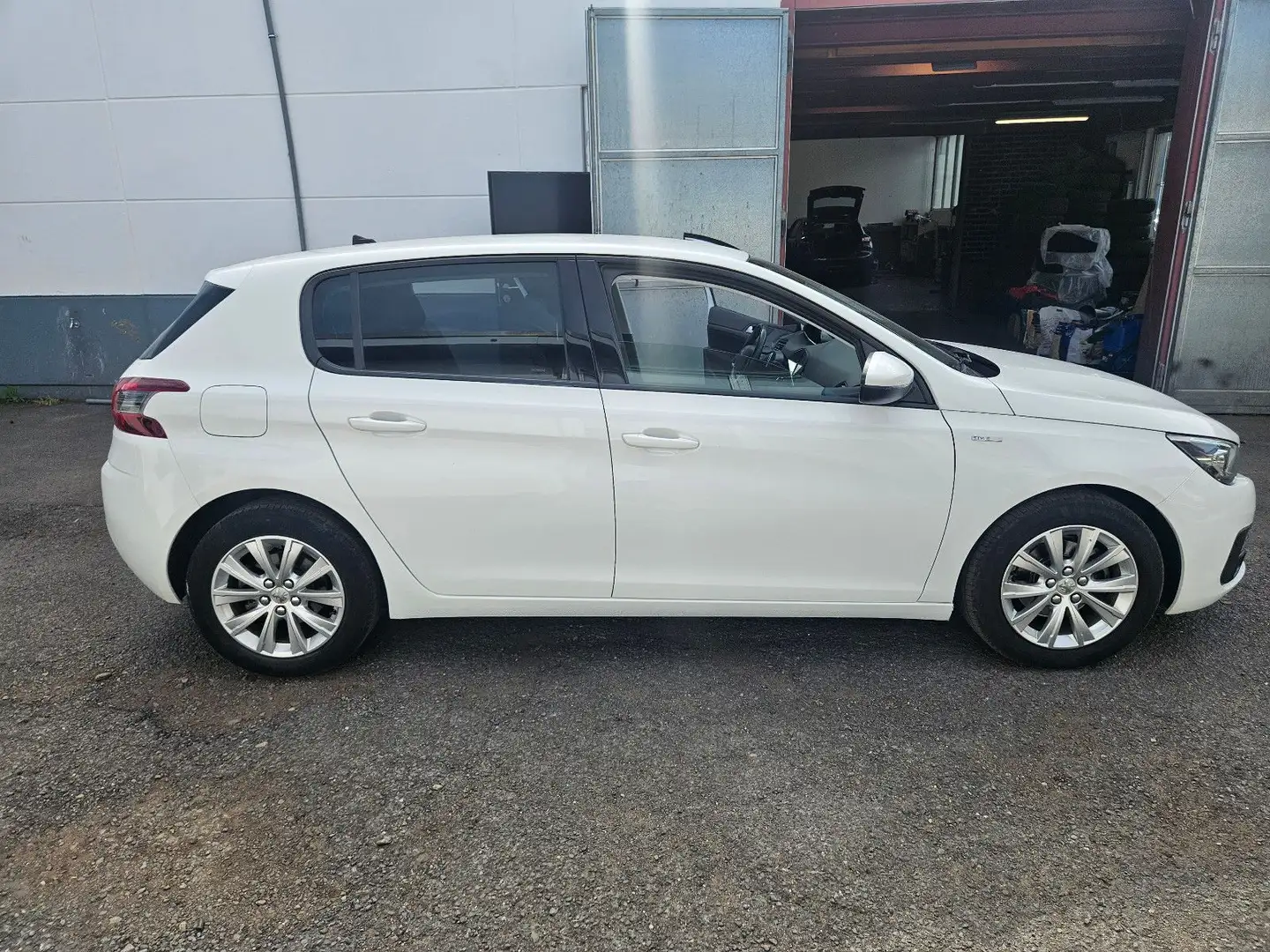 Peugeot 308 Weiß - 2