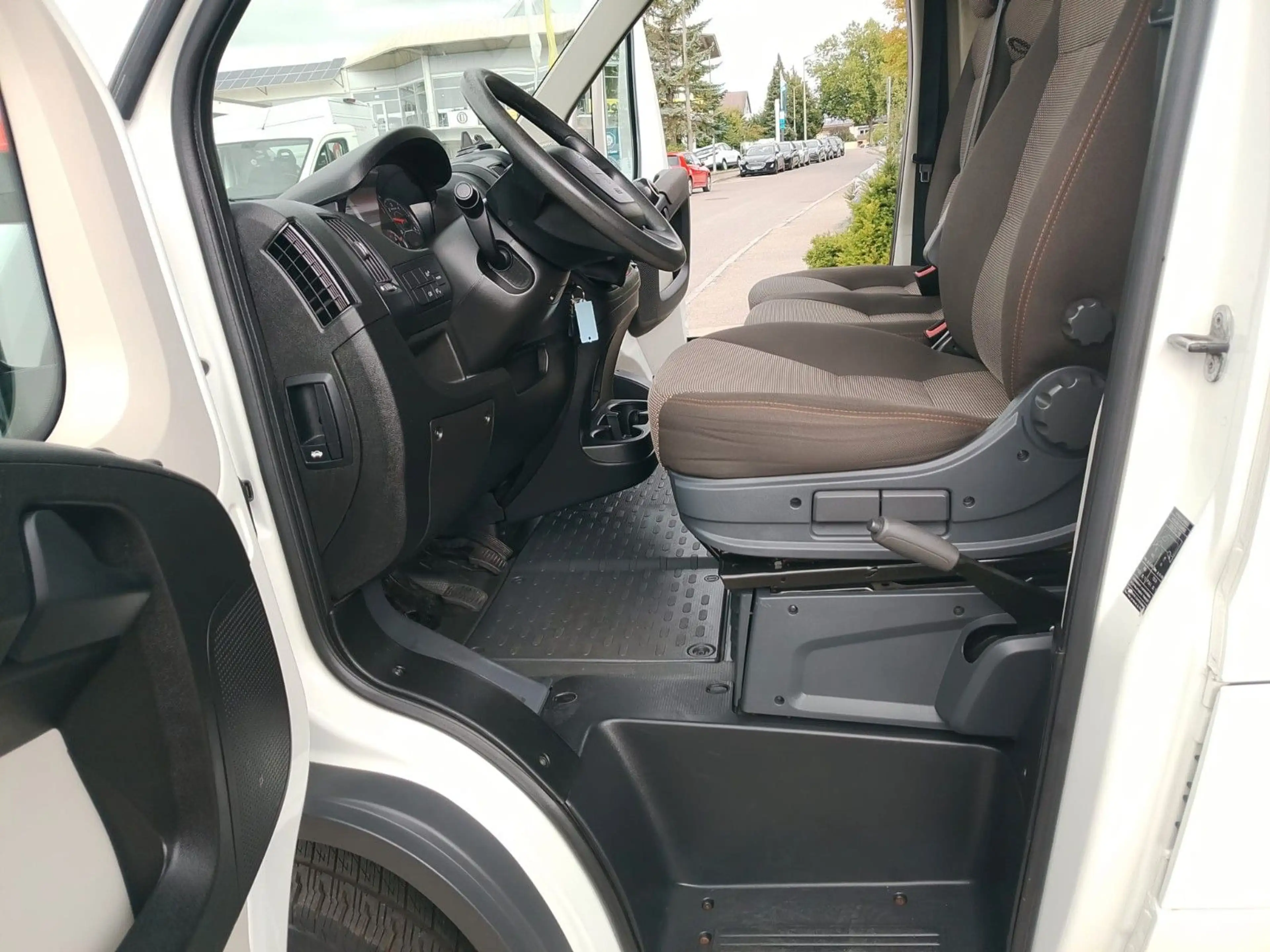 Peugeot Boxer Kasten Hochraum 435 L4H2 Avantage Pro Edit — photo 11