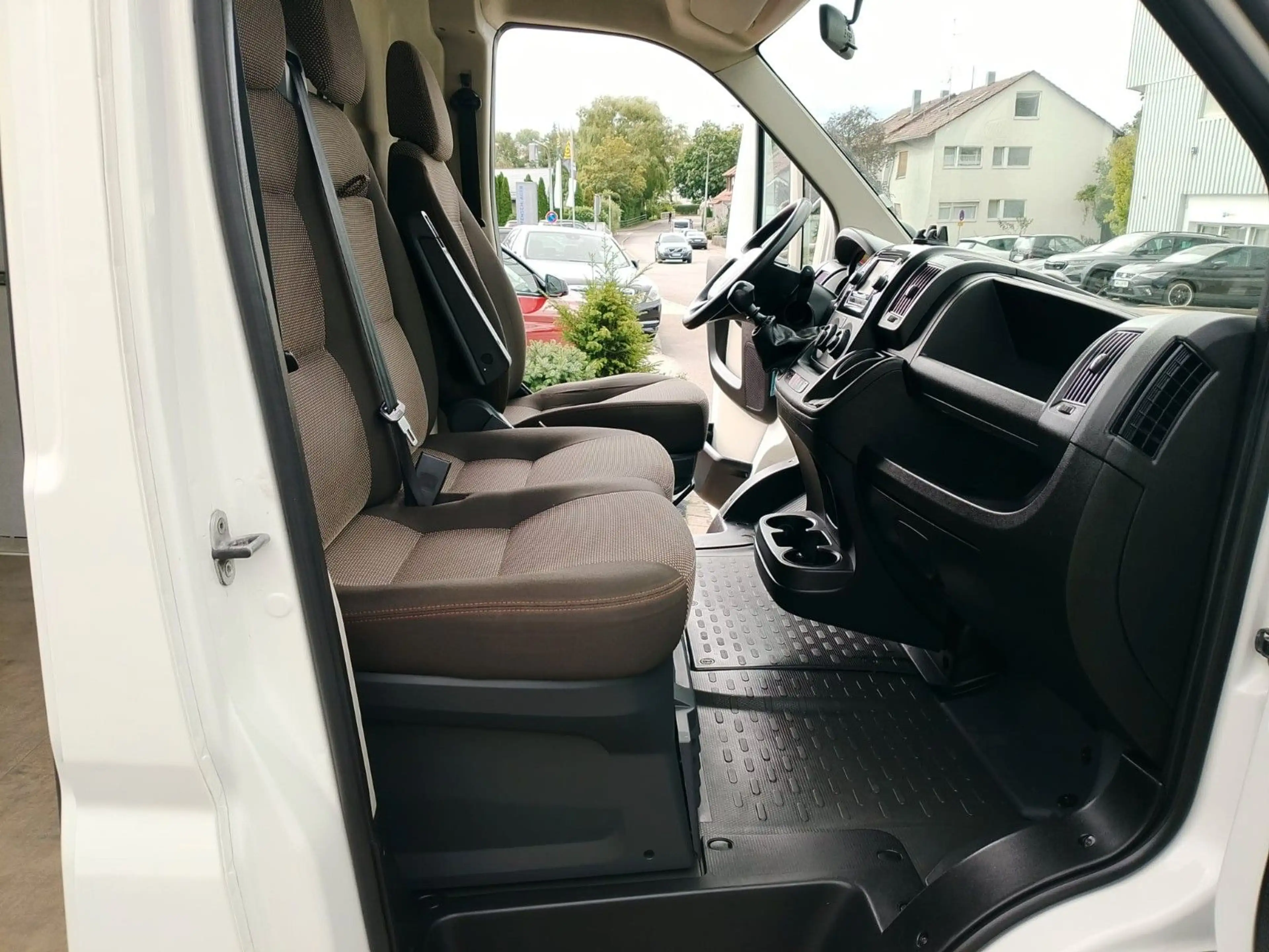 Peugeot Boxer Kasten Hochraum 435 L4H2 Avantage Pro Edit — photo 12
