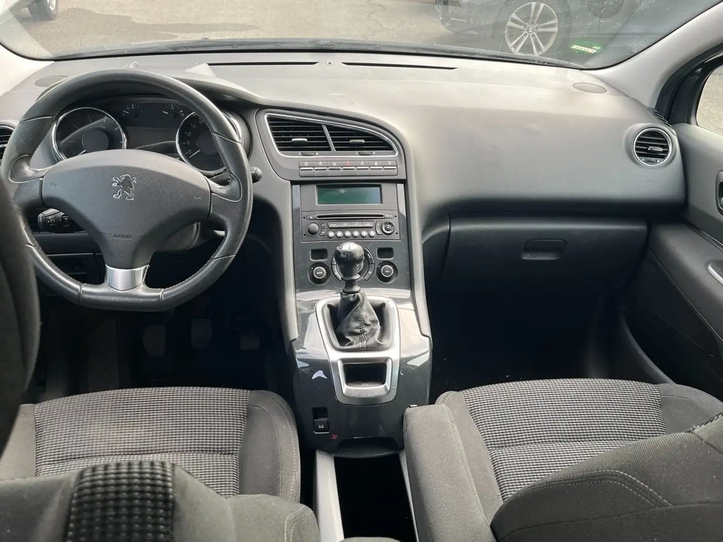 Peugeot 5008 Platinum 1,6 Benzin 115 kW 7 Sitze Grau - 2