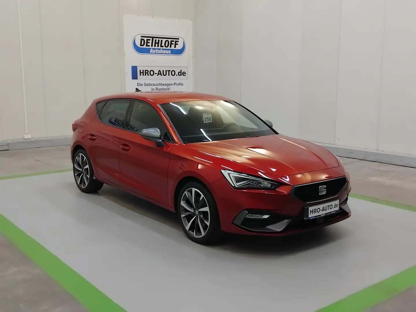 SEAT Leon 1.5 eTSI FR Rot - 1