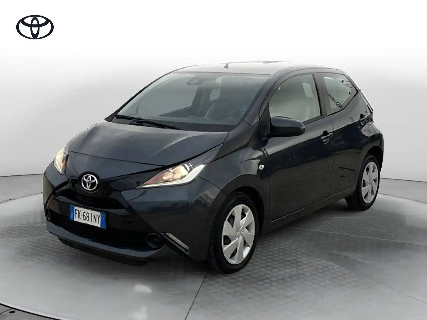 Toyota Aygo Aygo 1.0 VVT-i 69 CV 5 porte x-play TSS Grijs - 1