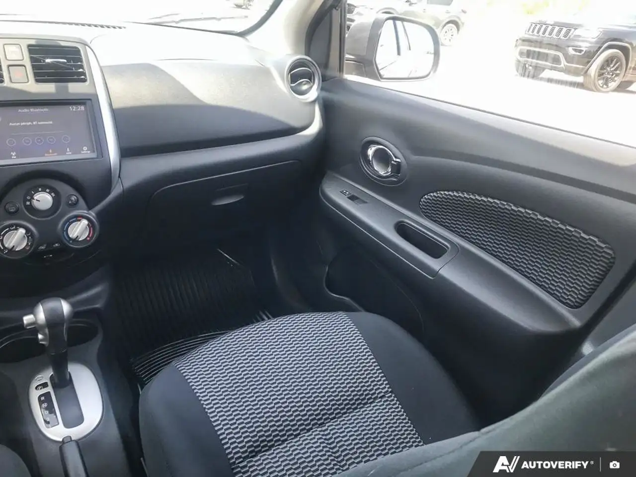 Nissan Micra снимка Nissan Micra