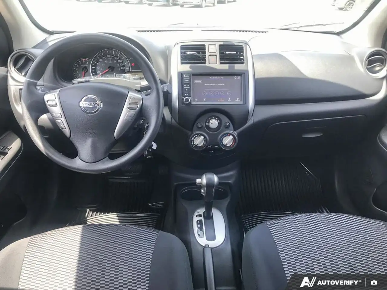 Nissan Micra снимка Nissan Micra