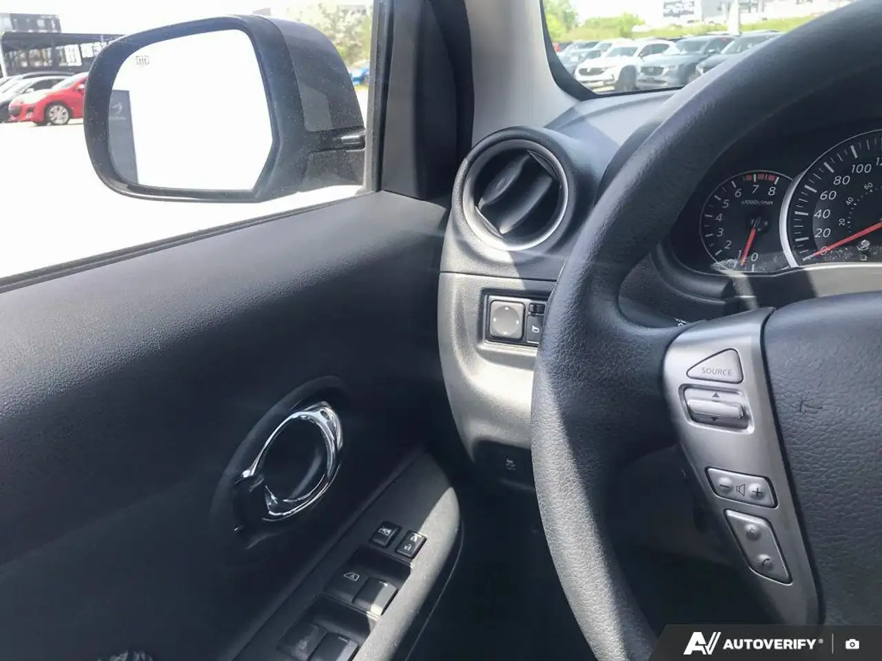 Nissan Micra снимка Nissan Micra