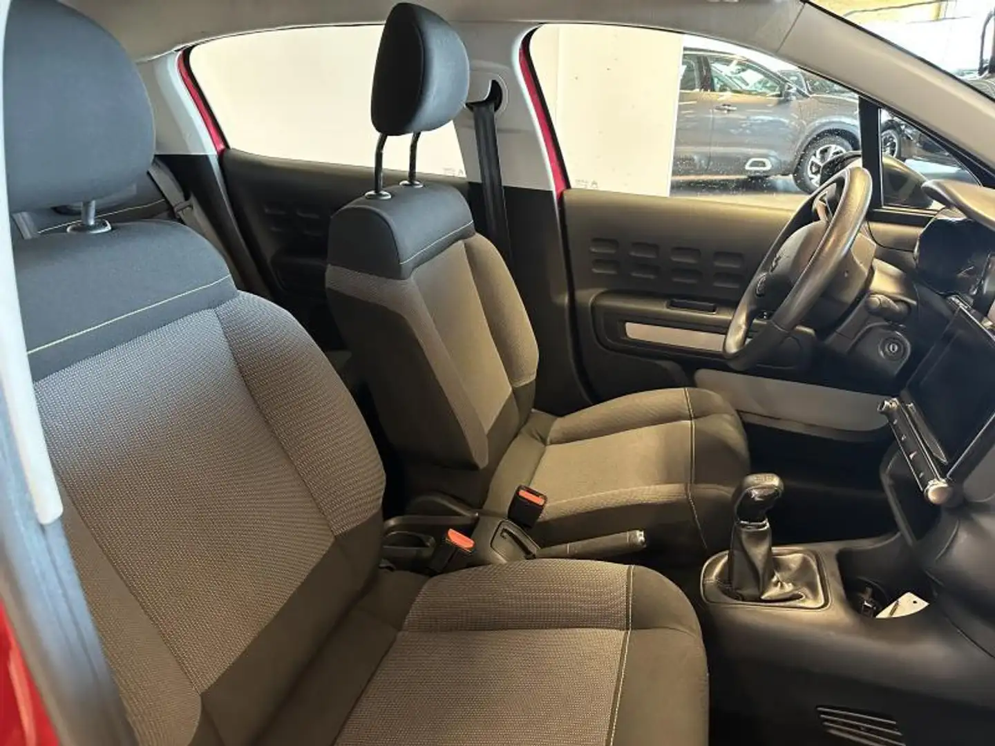 Citroen C3 Live 1.2 BENZINE 82 PK MAN 5 Rouge - 2